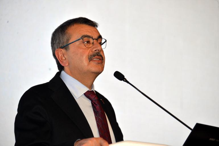 Bakan Tekin: 2025 yılında 300 bin öğretmen ünvan alacak