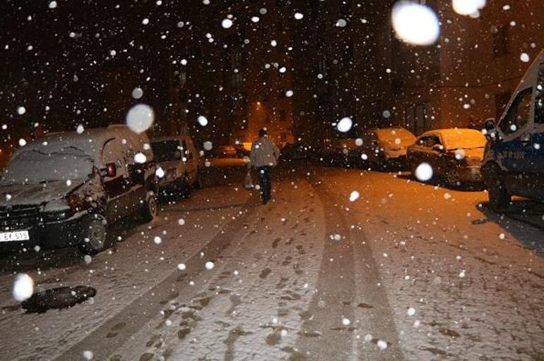 Kar yağışı etkisini gösterdi; Birçok ilde okullar tatil edildi