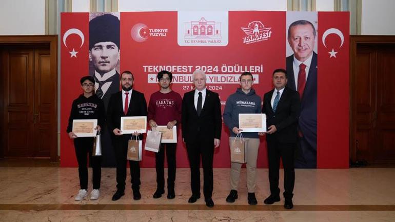 Vali Gül TEKNOFESTte dereceye giren öğrencilere hediye verdi