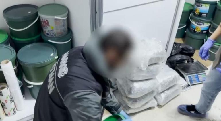 Turşu kutularına gizlenmiş 52 kilo skunk ele geçirildi