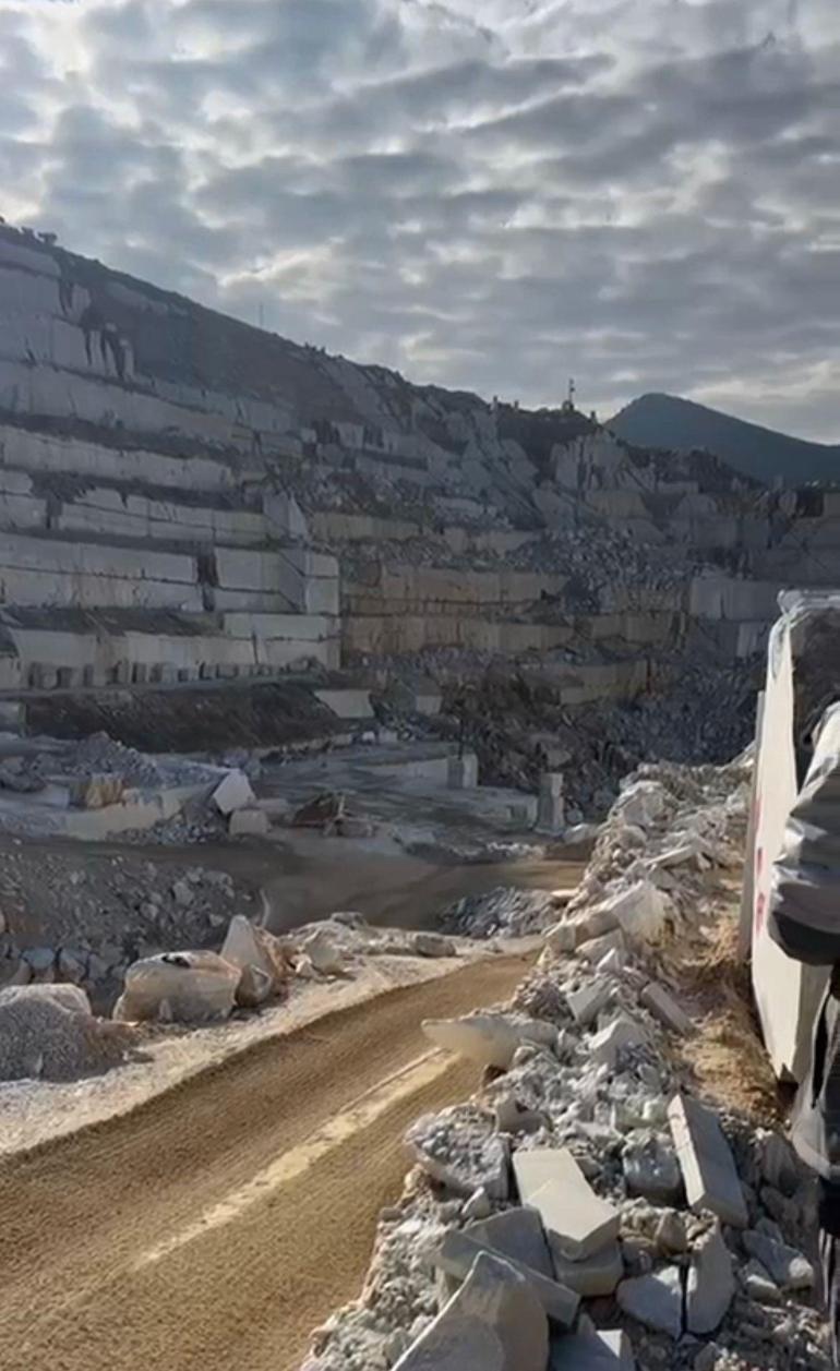 Balıkesirde, kullanılmayan mermer ocağındaki göçük kamerada