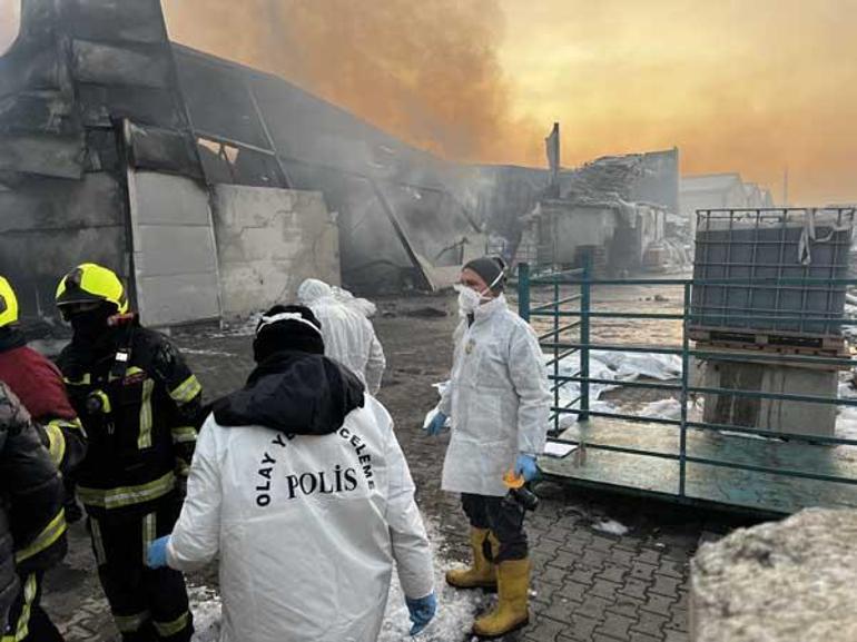 Kayseride mobilya fabrikasında çıkan yangın kontrol altında: 3 ölü