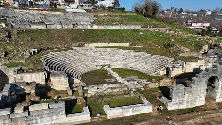 Konuralptaki kazılarda 2 bin yıllık tiyatro bileti bulundu