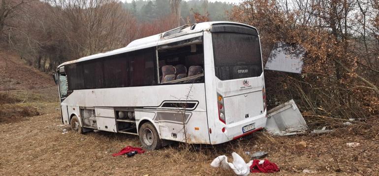 Kütahya’da işçi servisi şarampole devrildi; 1 ölü, 9 yaralı