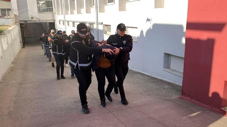 Adana Emniyet Müdürlüğünün deposundan silah ve mühimmat çalan 7 kişi tutuklandı