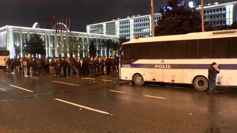 Özel halk otobüsü sahiplerinden belediye önünde eylem