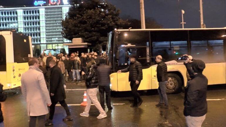 Özel halk otobüsü sahiplerinden belediye önünde eylem