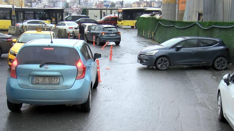 Küçükçekmecede hatalı park eden araç trafiği kilitledi