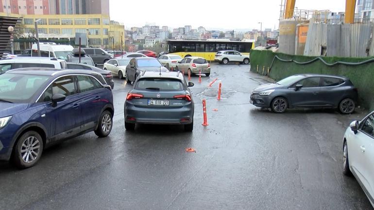 Küçükçekmecede hatalı park eden araç trafiği kilitledi