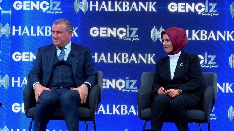 Gençİz Zirvesine katılan Bakan Göktaş ve Bakan Bak, gençlerle tecrübelerini paylaştı