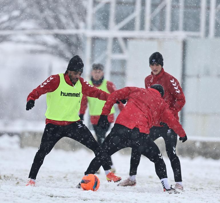 Sivasspor antrenmanına kar engeli