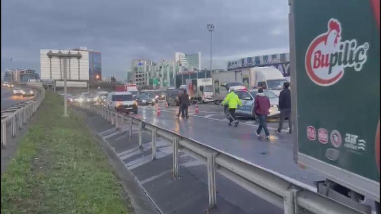 Bağcılar TEM otoyolunda zincirleme trafik kazası