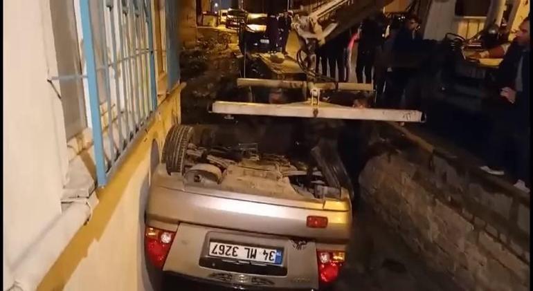 Avcılar’da kamyonetin çarptığı otomobil bina boşluğuna düştü, sokakta oynayan çocuklar son anda kurtuldu