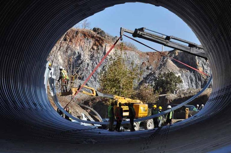 Gaziantep’te depremde hasar gören tünel onarılıyor