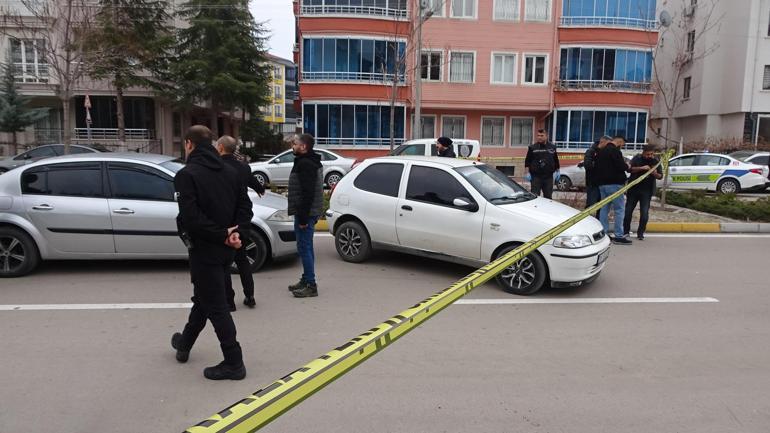 Göğsünden bıçaklanıp, yoldan geçen aile hekiminin müdahale ettiği Ramazan öldü