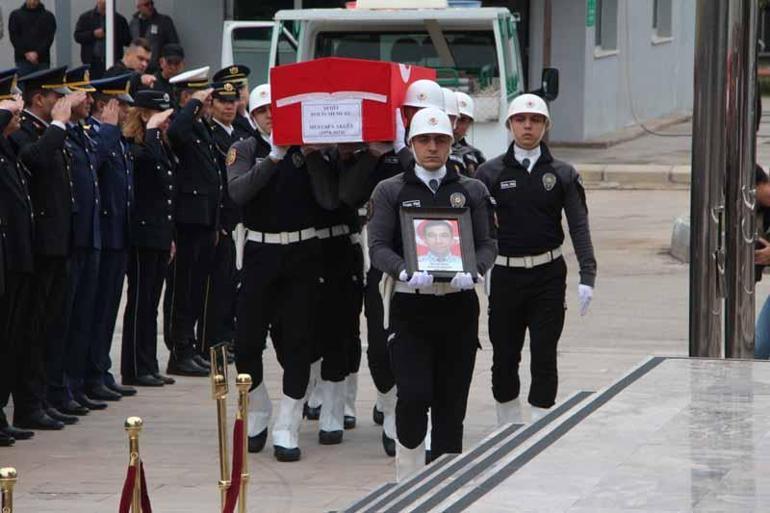 Alkollü uzman çavuşun otomobille çarptığı şehit polis, toprağa verildi