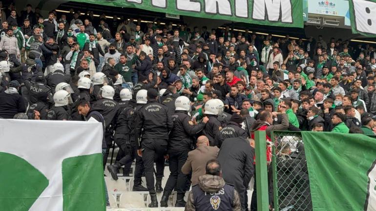 Sahaya girmek isteyen Konyaspor taraftarına polis müdahale etti