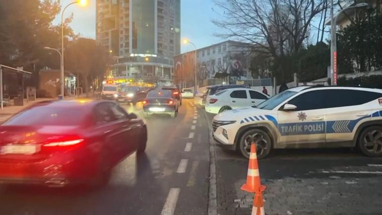 Başakşehirde cip kırtasiyeye daldı