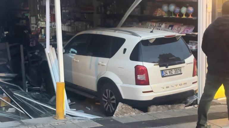 Başakşehirde cip kırtasiyeye daldı