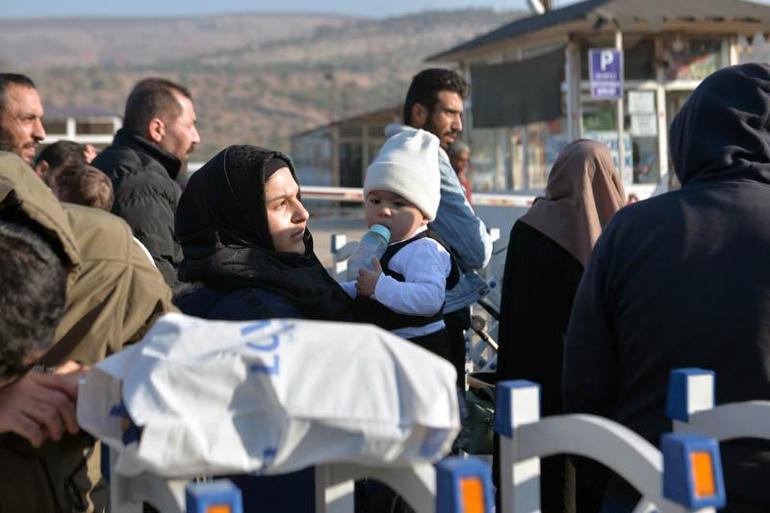 Ülkelerine dönmek isteyen Suriyeliler, Cilvegözü Gümrük Kapısı’nda