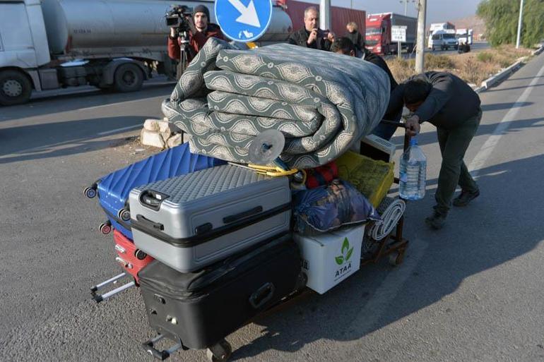 Ülkelerine dönmek isteyen Suriyeliler, Cilvegözü Gümrük Kapısı’nda