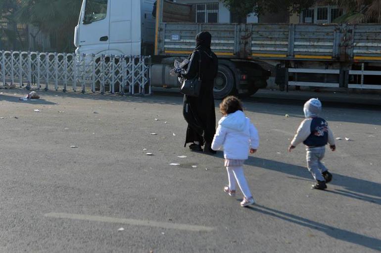 Ülkelerine dönmek isteyen Suriyeliler, Cilvegözü Gümrük Kapısı’nda