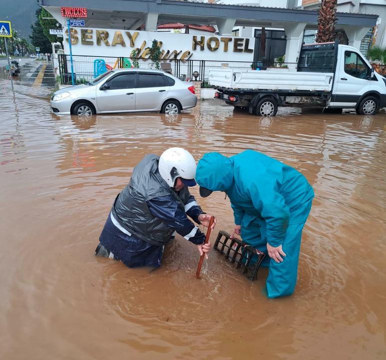 Marmariste sağanak etkili oldu