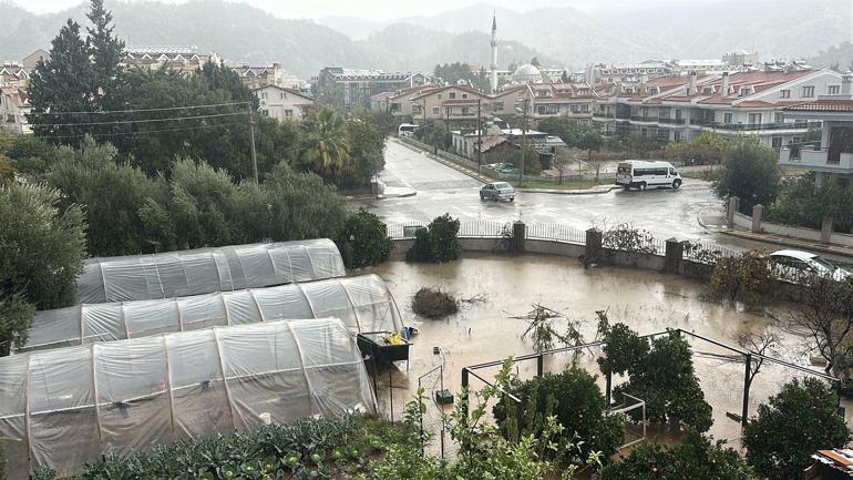 Marmariste sağanak etkili oldu