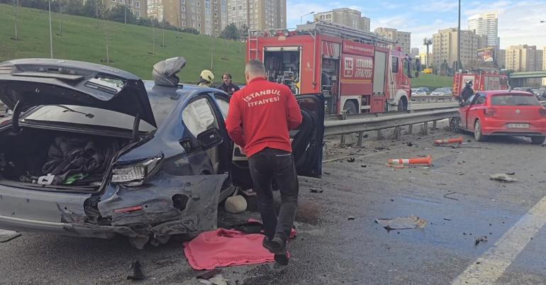 Ataşehirde otomobil bariyere saplandı: 2 yaralı