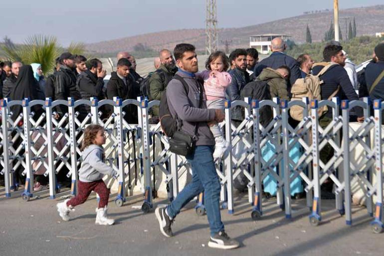 Ülkelerine dönmek isteyen Suriyeliler, Cilvegözü Gümrük Kapısı’nda