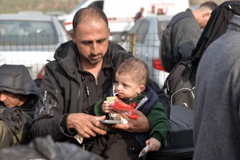 Ülkelerine dönen Suriyeliler, Cilvegözü Gümrük Kapısı’nda yoğunluk oluşturdu