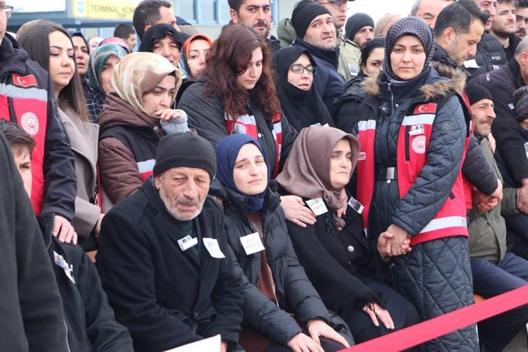 Şehit Nergizin cenazesi Erzurumda; babası Susun, Taha uyuyor diye bağırdı