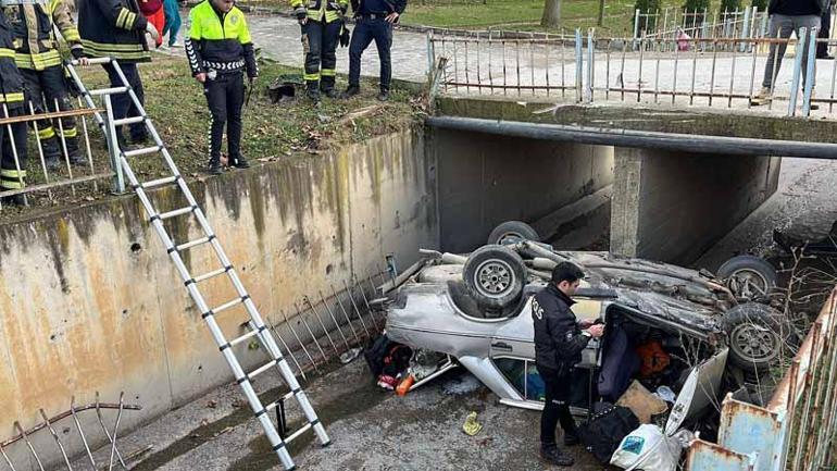 Dereye uçan otomobilin sürücüsü yaralandı; kaza kamerada