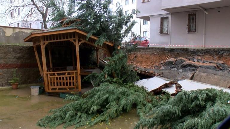 Çekmeköyde sağanak yağış nedeniyle istinat duvarı çöktü