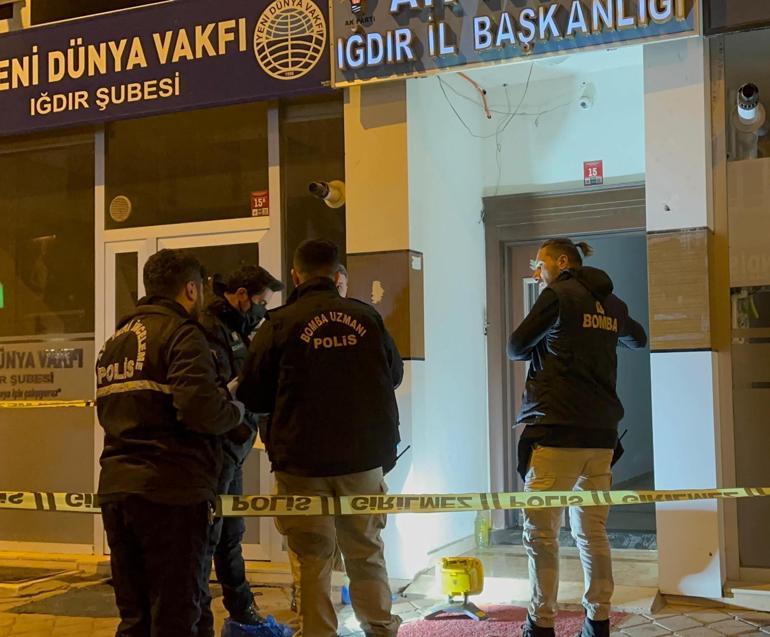 Iğdırda AK Parti İl Başkanlığı binasına molotoflu saldırı; o anlar kamerada