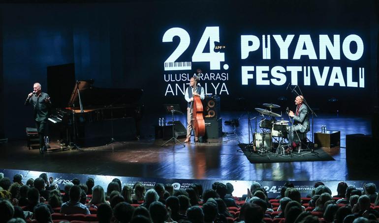 Kerem Görsevden caz rüzgarı