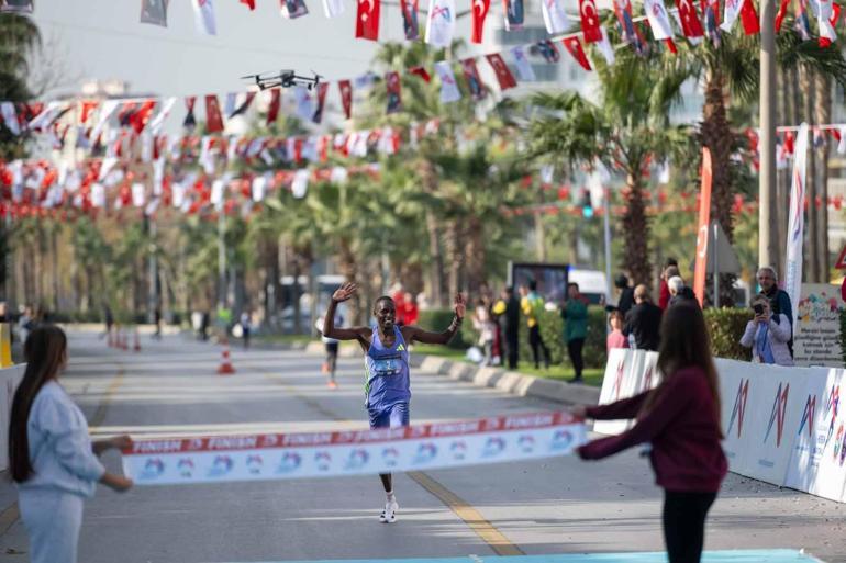 6. Uluslararası Mersin Maratonu rekorlarla koşuldu