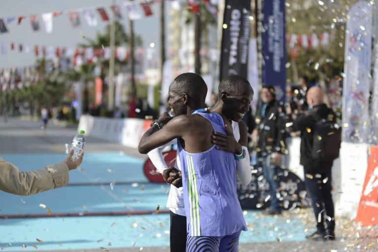 6. Uluslararası Mersin Maratonu rekorlarla koşuldu