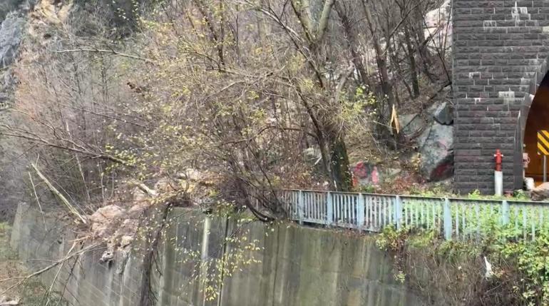 Karabük’te heyelan nedeniyle demir yolu ulaşıma kapandı