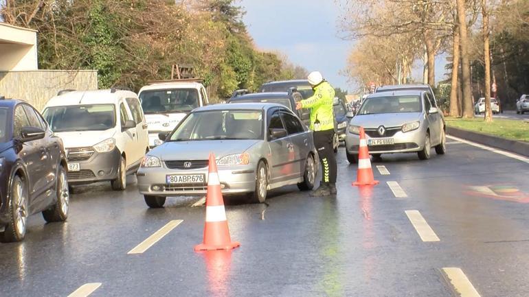 Sarıyer’de 2 otomobile vurduktan sonra ağaca çarptı: 2 yaralı