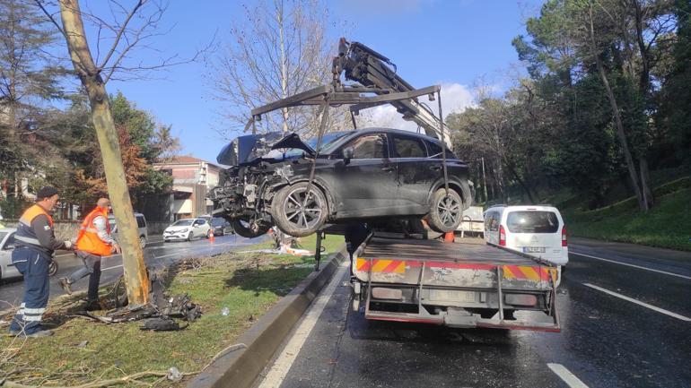 Sarıyer’de 2 otomobile vurduktan sonra ağaca çarptı: 2 yaralı