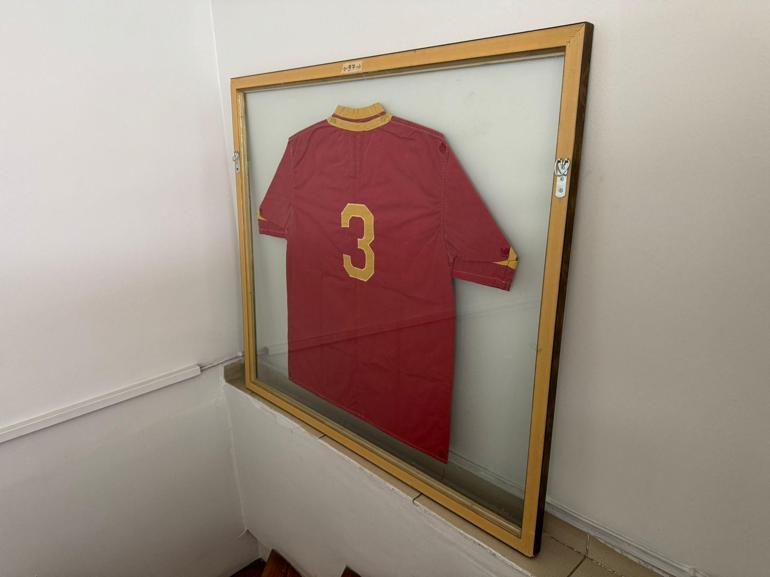 Tarihi Galatasaray formasından sadece 2 tane var, biri müzede diğeri ise fanatik bir taraftarda