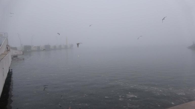 Çanakkale Boğazı’nda gemi trafiği sis nedeniyle askıya alındı