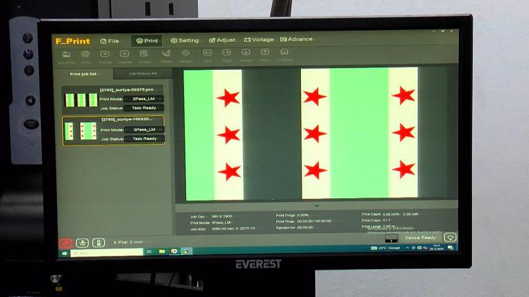 Suriyenin yeni bayrağı Türkiyede de üretiliyor: Şu ana kadar 1 milyona yakın bayrak imalatı yaptık