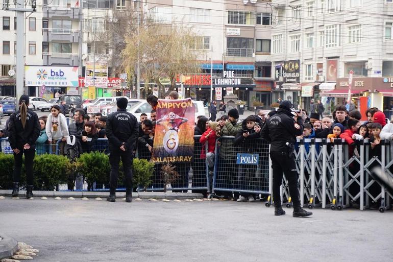 Galatasaray kafilesi Kayseri’de coşkuyla karşılandı