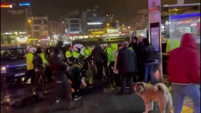 Çekmeköyde polis otosuna çarpan sürücünün yakınları polise saldırdı; 4 polis yaralandı