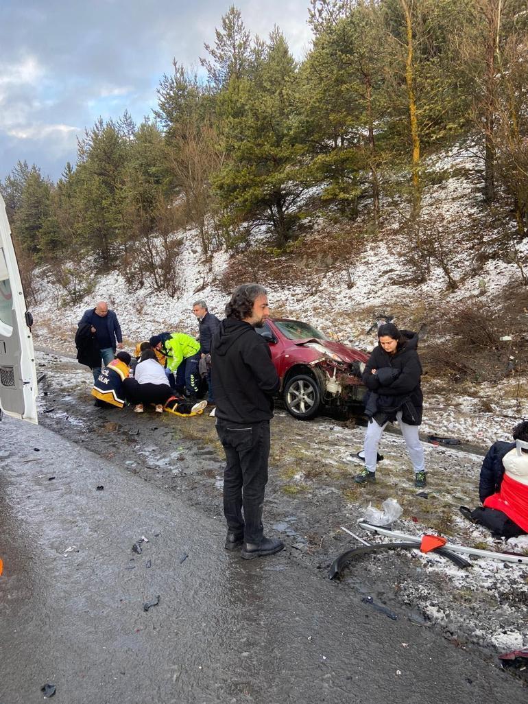 Otoyolda iki otomobil çarpıştı: 1 ölü, 3 yaralı