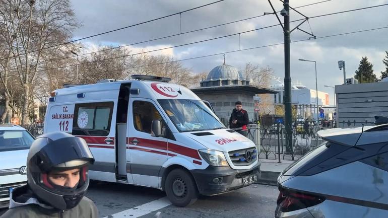 Beyoğlunda 79 yaşındaki adam tramvayın altında kaldı; kurtarma anları kamerada