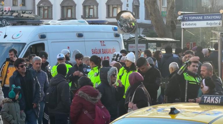 Beyoğlunda 79 yaşındaki adam tramvayın altında kaldı; kurtarma anları kamerada