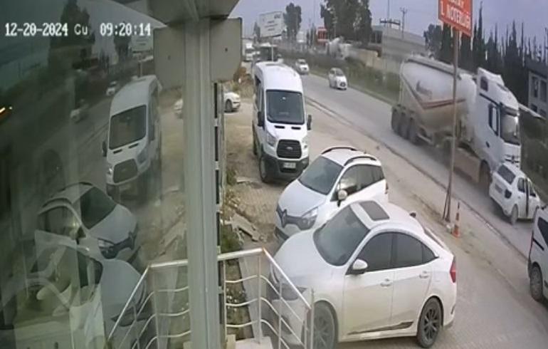 TIR, çarptığı otomobili 150 metre sürükledi; o anlar kamerada